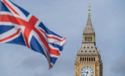 Peste jumătate dintre tinerii din Marea Britanie spun că democrația „este în pericol”