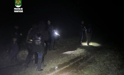 Mai multe persoane - prinse în timp ce vroiau să treacă ilegal frontiera moldo-română: Erau ajutate de doi moldoveni și un român. Ce declarații au făcut în cadrul audierilor - VIDEO