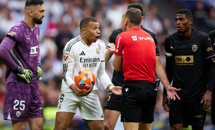 Real Madrid, învinsă după 17 ani de Valencia, pe Bernabeu! Barcelona se poate distanța la 6 puncte în La Liga Real Madrid, învinsă după 17 ani de Valencia, pe Bernabeu! Barcelona se poate distanța la 6 puncte în La Liga