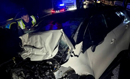 O femeie care a furat o maşină a murit într-un accident, în timp ce era urmărită de poliţie. Totul s-a întâmpla în România O femeie care a furat o maşină a murit într-un accident, în timp ce era urmărită de poliţie. Totul s-a întâmpla în România
