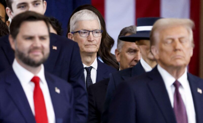 Analiști: Cel mai scump iPhone 16 ar putea ajunge să coste 2.300 de dolari în SUA din cauza războiului comercial Analiști: Cel mai scump iPhone 16 ar putea ajunge să coste 2.300 de dolari în SUA din cauza războiului comercial