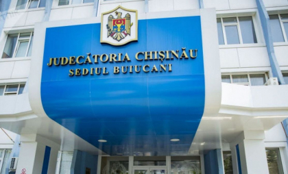 Alertă cu bombă la Judecătoria Chișinău, sediul Buiucani. Poliția vine cu detalii - FOTO Alertă cu bombă la Judecătoria Chișinău, sediul Buiucani. Poliția vine cu detalii - FOTO