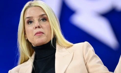 Procurorul general al SUA, instruit de Trump să ceară pedeapsa cu moartea „ori de câte ori este posibil” Procurorul general al SUA, instruit de Trump să ceară pedeapsa cu moartea „ori de câte ori este posibil”