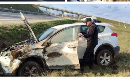 Un bărbat care a derapat de pe șosea și a ajuns cu mașina în șanț, ajutat de carabinieri. Cum s-a întâmplat totul - FOTO
