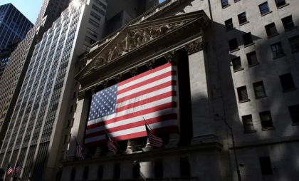 Ultimul val de taxe vamale americane a intrat în vigoare, inclusiv una de 104% pe produsele chinezești. Bursele din SUA se pregătesc de a cincea zi de scăderi, dar Trump dă de înțeles că nu a terminat Ultimul val de taxe vamale americane a intrat în vigoare, inclusiv una de 104% pe produsele chinezești. Bursele din SUA se pregătesc de a cincea zi de scăderi, dar Trump dă de înțeles că nu a terminat