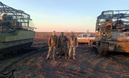 Ucrainenii și-au abandonat în Kursk unele dintre cele mai bune sisteme de armament și au pierdut aici mai multe blindate decât rușii
Ucrainenii și-au abandonat în Kursk unele dintre cele mai bune sisteme de armament și au pierdut aici mai multe blindate decât rușii