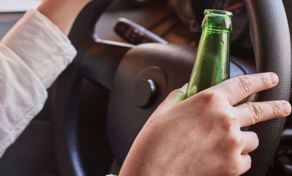 Șoferul unui autocar din Republica Moldova a fost reținut la Brașov, după ce s-a urcat băut la volan. Acesta a încercat să ofere mită poliției Șoferul unui autocar din Republica Moldova a fost reținut la Brașov, după ce s-a urcat băut la volan. Acesta a încercat să ofere mită poliției