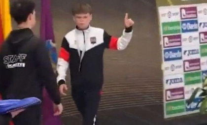 „Fără fotografii cu teroriştii”. Moment viral cu un luptător de karate ucrainean de 13 ani, care a refuzat să se urce pe podium alături de un rus - VIDEO 