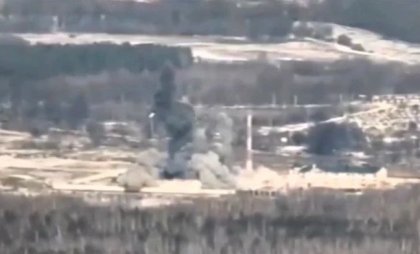  Momentul în care ucrainenii bombardează un punct de control rusesc din regiunea Briansk - VIDEO