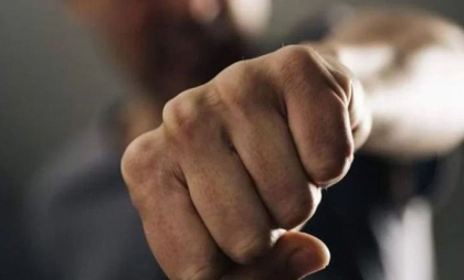 Un bărbat a ajuns la spital, după ce s-a bătut cu fiul fostei iubite, în stânga Nistrului. Care a fost motivul și cum s-a întâmplat totul Un bărbat a ajuns la spital, după ce s-a bătut cu fiul fostei iubite, în stânga Nistrului. Care a fost motivul și cum s-a întâmplat totul