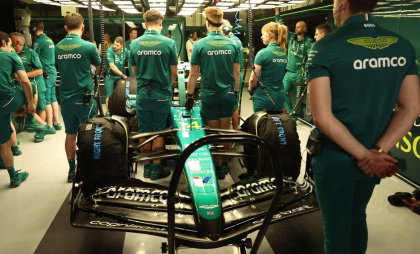 Incident ireal în Bahrain! Fernando Alonso a rămas cu volanul în mână în timp ce era pe pistă! Reacția pilotului de la Aston Martin Incident ireal în Bahrain! Fernando Alonso a rămas cu volanul în mână în timp ce era pe pistă! Reacția pilotului de la Aston Martin