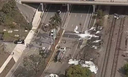 Cel puţin trei morţi, după ce un avion de mici dimensiuni s-a prăbuşit peste o mașină în Florida Cel puţin trei morţi, după ce un avion de mici dimensiuni s-a prăbuşit peste o mașină în Florida