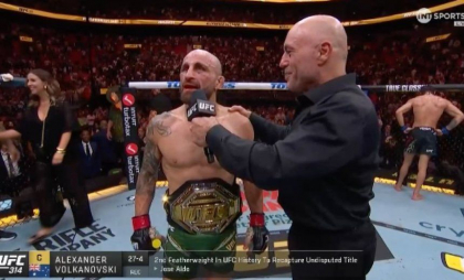 UFC: Australianul Alexander Volkanovski a câştigat titlul în faţa brazilianului Diego Lopes. La evenimentul de la Miami a fost prezent şi Donald Trump - VIDEO UFC: Australianul Alexander Volkanovski a câştigat titlul în faţa brazilianului Diego Lopes. La evenimentul de la Miami a fost prezent şi Donald Trump - VIDEO