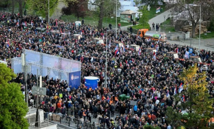 Miting de susținere a președintelui sârb Aleksandar Vucic, la Belgrad, ca răspuns la protestele antiguvernamentale. Mii de oameni au ieșit pe străzi - FOTO