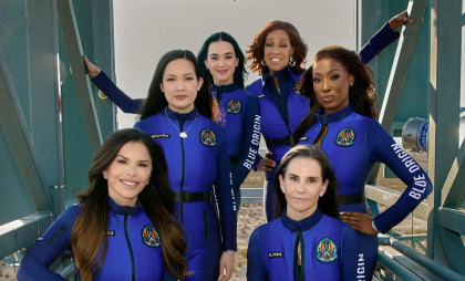 Katy Perry, Gayle King şi alte 4 femei vor ajunge luni la „marginea spaţiului”. Care este scopul călătoriei