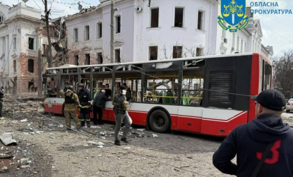 Erou la 13 ani. Un adolescent a scăpat dintr-un autobuz în flăcări și a salvat alte persoane în urma atacului rus de Florii, din Sumî