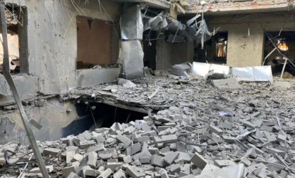  „Este un semn”. Un simbol ucrainean a rămăs neatins în mijlocul ruinelor după bombardamentul rusesc din Sumî - VIDEO 