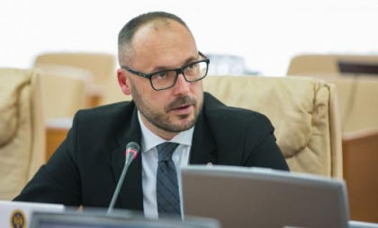 Litvinenco respinge acuzațiile Veronicăi Dragalin, că ar fi „șantajat judecătorii” cu informații compromițătoare: Dacă fosta șefă PA căuta hoții tot așa cum atenție, instituția avea să aibă rezultate firești
Litvinenco respinge acuzațiile Veronicăi Dragalin, că ar fi „șantajat judecătorii” cu informații compromițătoare: Dacă fosta șefă PA căuta hoții tot așa cum atenție, instituția avea să aibă rezultate firești