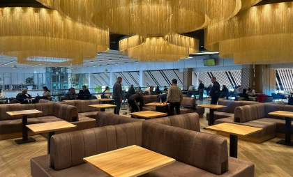 Zona Business Lounge și cafeneaua din aeroport, modernizate cu mobilier nou - FOTO