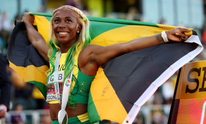 Shelly-Ann Fraser-Pryce, regină în cursa mămicilor la şcoala fiului său - VIDEO Shelly-Ann Fraser-Pryce, regină în cursa mămicilor la şcoala fiului său - VIDEO