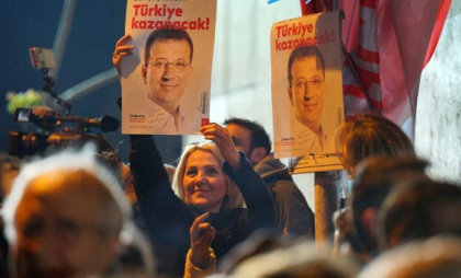 La Istanbul a început procesul a aproape 200 de persoane arestate în urma protestelor declanșate de arestarea primarului Ekrem Imamoglu La Istanbul a început procesul a aproape 200 de persoane arestate în urma protestelor declanșate de arestarea primarului Ekrem Imamoglu