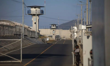 Curtea Supremă a SUA opreşte deportările imigranţilor venezueleni în temeiul unei legi pe timp de război Curtea Supremă a SUA opreşte deportările imigranţilor venezueleni în temeiul unei legi pe timp de război