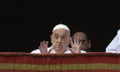 Gest surpriză al Papei Francis de Paște. Mulțimea din Piața Sf. Petru a reacționat cu entuziasm
Gest surpriză al Papei Francis de Paște. Mulțimea din Piața Sf. Petru a reacționat cu entuziasm