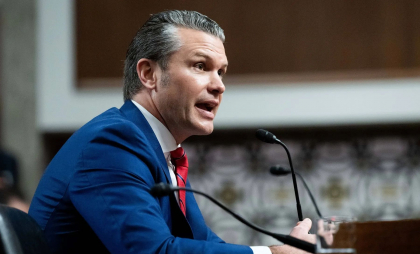 Pete Hegseth, șeful Pentagonului, a trimis soției și fratelui său planuri secrete militare despre atacul SUA asupra Yemen, printr-un alt grup de Signal