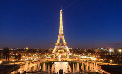 Luminile Turnului Eiffel, stinse pentru Papa Francisc. Un loc din Paris i-ar putea purta numele