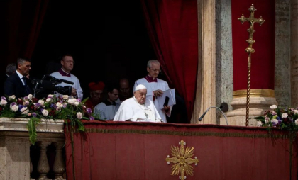 Ultima apariție publică a Papei Francisc. A salutat mulțimea adunată de Paște la Vatican și s-a plimbat printre pelerini - VIDEO
Ultima apariție publică a Papei Francisc. A salutat mulțimea adunată de Paște la Vatican și s-a plimbat printre pelerini - VIDEO