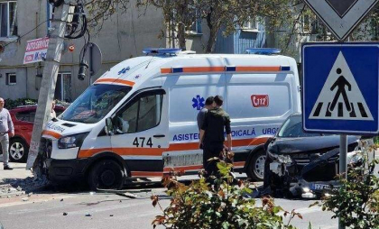 Noi detalii despre accidentul de la Cahul: Echipa medicală și pacientul din ambulanță au fost transportați la spital cu multiple traumatisme Noi detalii despre accidentul de la Cahul: Echipa medicală și pacientul din ambulanță au fost transportați la spital cu multiple traumatisme