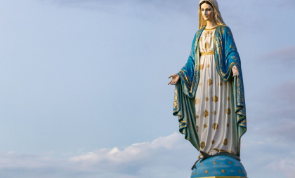 Statuia Fecioarei Maria, surprinsă „vărsând lacrimi” înainte de decesul Papei Statuia Fecioarei Maria, surprinsă „vărsând lacrimi” înainte de decesul Papei