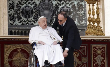 Cum s-au derulat ultimele ore din viața Papei Francisc. Mărturia asistentului său medical
Cum s-au derulat ultimele ore din viața Papei Francisc. Mărturia asistentului său medical