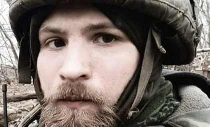 Unul dintre cei mai agresivi propagandiști ruși, lichidat pe frontul din Ucraina. Se descria drept „un spirit malefic care vânează ucraineni”