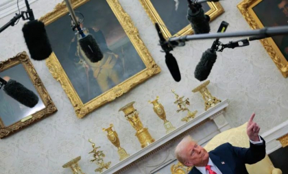 Prețul aurului a ajuns la un maxim istoric după ce noile atacuri ale lui Donald Trump au zguduit iar bursa americană și au lovit dolarul Prețul aurului a ajuns la un maxim istoric după ce noile atacuri ale lui Donald Trump au zguduit iar bursa americană și au lovit dolarul