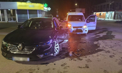 Un copil a ajuns la spital, după ce mașina în care se afla a lovit un alt automobil, la Briceni. Unul dintre șoferi ar fi fost în stare de ebrietate Un copil a ajuns la spital, după ce mașina în care se afla a lovit un alt automobil, la Briceni. Unul dintre șoferi ar fi fost în stare de ebrietate
