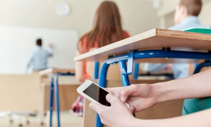 Rezultatele sondajului privind utilizarea telefoanelor mobile în școli, realizat de MEC: 83% din instituții raportează respectarea deplină a interdicției de către elevi