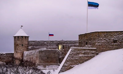 Estonia va construi o bază militară la granița cu Rusia, într-un oraș supus provocărilor constante ale Moscovei