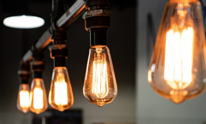 Deconectări de lumină în mai multe localități din țară. Premier Energy anunță unde vor avea loc acestea