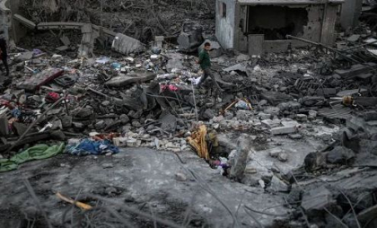 Atac israelian sângeros în Gaza: Zeci de morți și răniți în Jabalia, după ce două rachete au lovit o secție de poliție Atac israelian sângeros în Gaza: Zeci de morți și răniți în Jabalia, după ce două rachete au lovit o secție de poliție