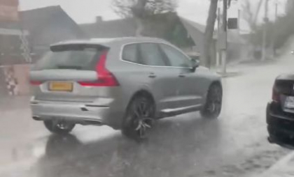 A plouat cu grindină la Cahul: bucățile de gheață, cât un bob de mazăre - VIDEO
