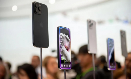 Apple va muta din China în India asamblarea tuturor iPhone-urilor vândute în SUA. Decizia vine pe fondul războiului comercial declanșat de Trump