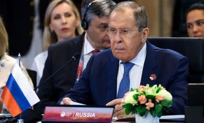 Lavrov spune că Rusia e gata pentru pace, dar justifică uciderea civililor în Kiev: „Au dreptul să atace” Lavrov spune că Rusia e gata pentru pace, dar justifică uciderea civililor în Kiev: „Au dreptul să atace”