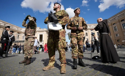 Sisteme antidronă, avioane Eurofighter și un distrugător vor asigura securitatea la funeraliile Papei Francisc - FOTO