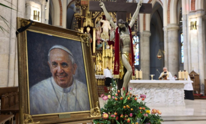Funeralii Papa Francisc. Mormântul Papei Francisc, din marmură, va purta o singură inscripție: 'Franciscus' - FOTO