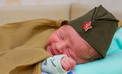 Nou-născuți în uniforme militare - externați dintr-o maternitate din Rusia. Cum explică asta administrația spitalului - FOTO Nou-născuți în uniforme militare - externați dintr-o maternitate din Rusia. Cum explică asta administrația spitalului - FOTO