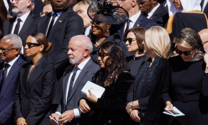 Maia Sandu, la funeraliile lui Papa Francisc: „Am adus un omagiu celui care a ales mereu calea binelui, compasiunii și a solidarității - FOTO Maia Sandu, la funeraliile lui Papa Francisc: „Am adus un omagiu celui care a ales mereu calea binelui, compasiunii și a solidarității - FOTO