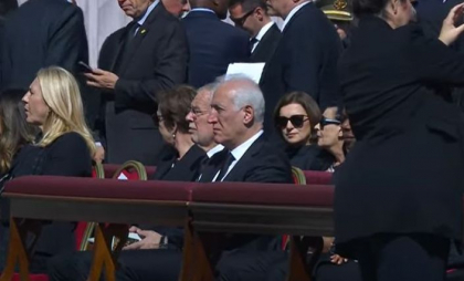 Președintele țării, Maia Sandu - prezentă în Piața Sfântul Petru din Vatican: Participă la funeraliile lui Papa Francisc - FOTO Președintele țării, Maia Sandu - prezentă în Piața Sfântul Petru din Vatican: Participă la funeraliile lui Papa Francisc - FOTO
