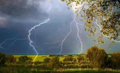 Ploi cu descărcări electrice în toată țara. Cum va fi vremea astăzi, dar și în următoarele zile. Prognoza meteo