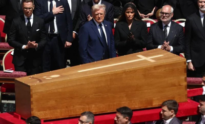 Detaliul observat la Donald Trump, la înmormântarea Papei Francisc, ce stârnește speculații pe internet - FOTO Detaliul observat la Donald Trump, la înmormântarea Papei Francisc, ce stârnește speculații pe internet - FOTO